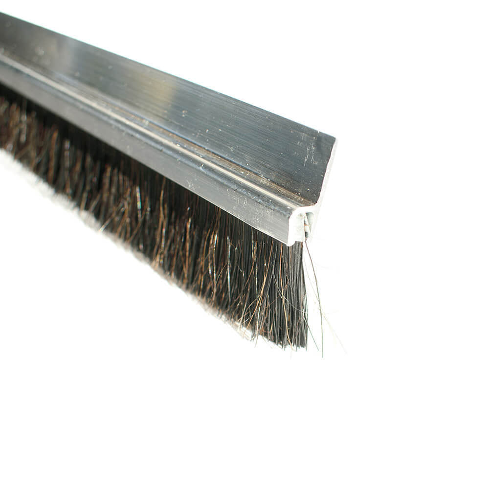 Deurstrip of tochtstrip met paardenhaar tegen muizen